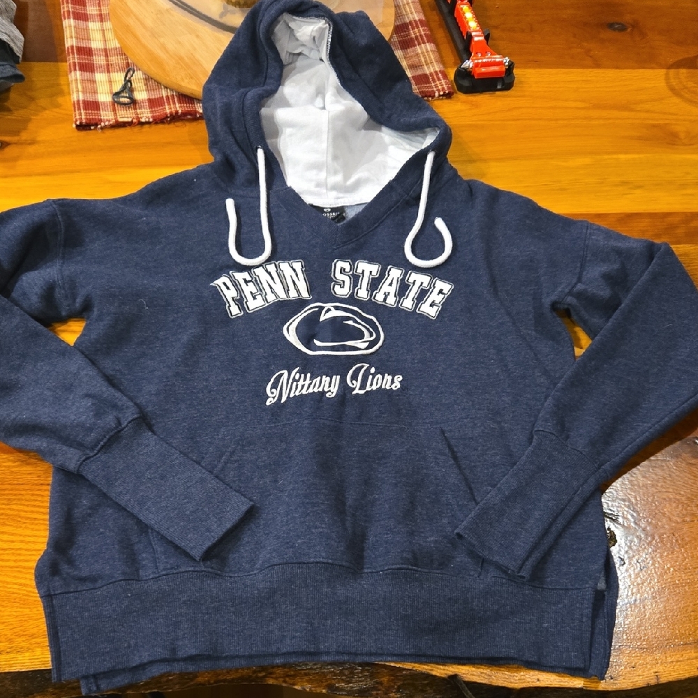 Colosseum Women's Blue and White Apparel